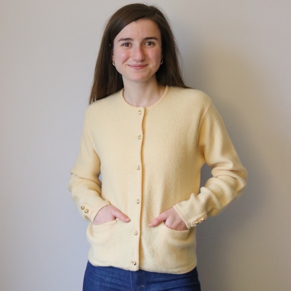 Vintage Cream Sweater with Gold Buttons & Pockets - Picture 3 of 6